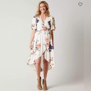 Daytrip floral wrap dress size small